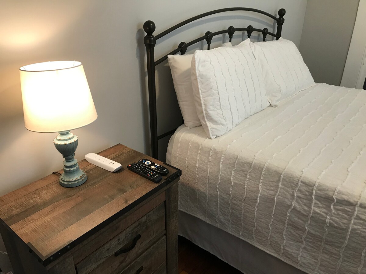 เพิ่มใหม่! เราได้เพิ่มปลั๊กไฟและพอร์ตยูเอสบีในห้องนอนทุกห้อง!