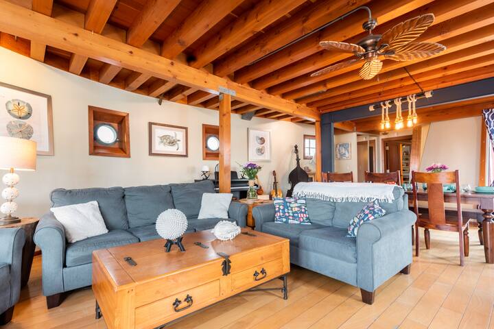 Mission Beach Tug Boat – Live the California Dream