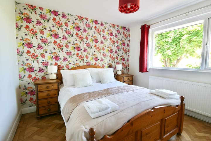 Საძინებელი 5 - საწოლი დიდი ზომის (მდებარეობს ქვემოთ)