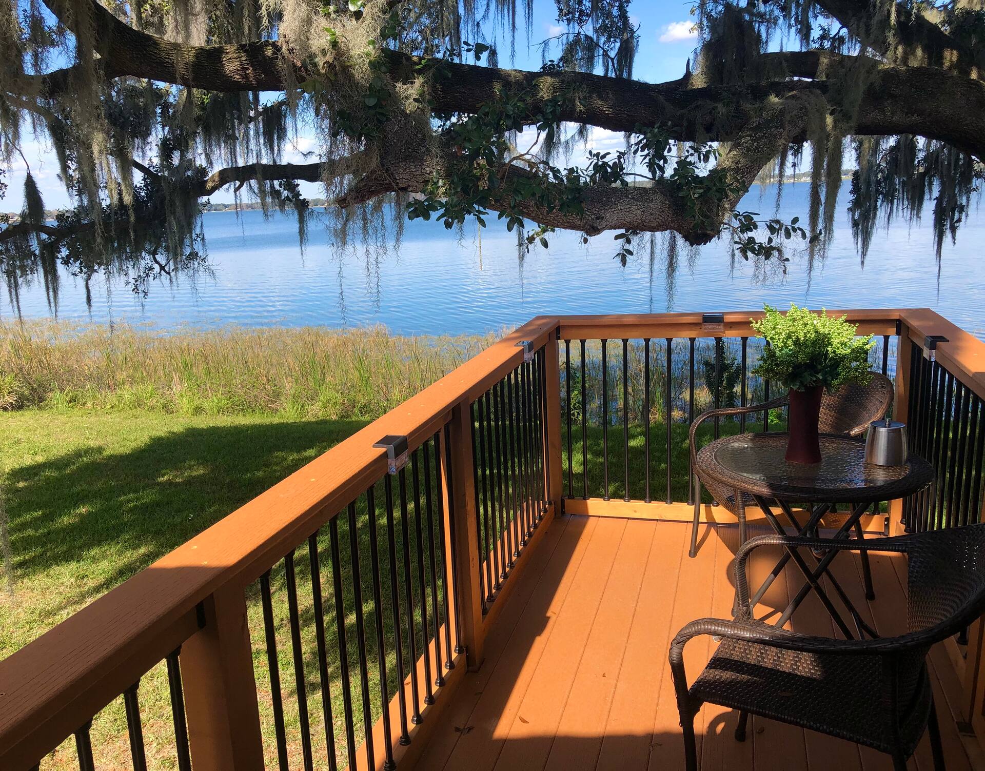 Ariana Place - Tree House Like Lakefront Views