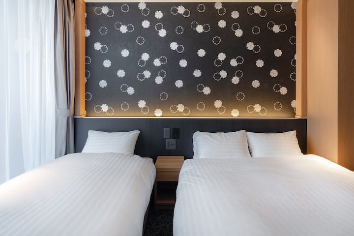 Each room has a double bed and 1 single bed.