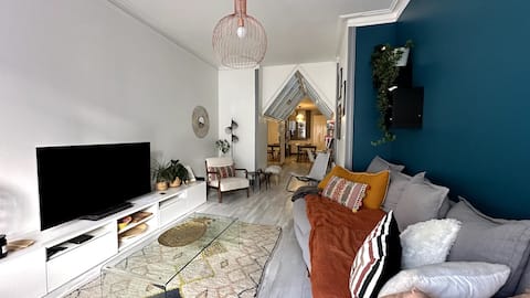 Top Airbnb: Rare gem in the historic heart with balcony à Bordeaux Centre