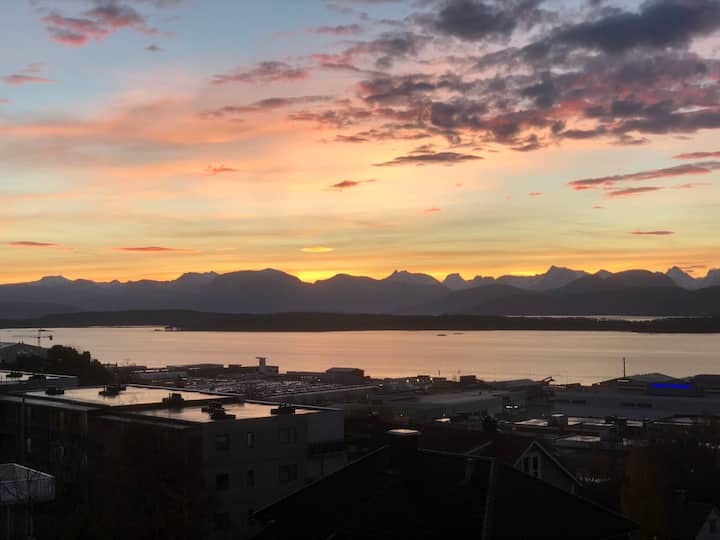small, quirky apartment centrally located in Molde Apartments for