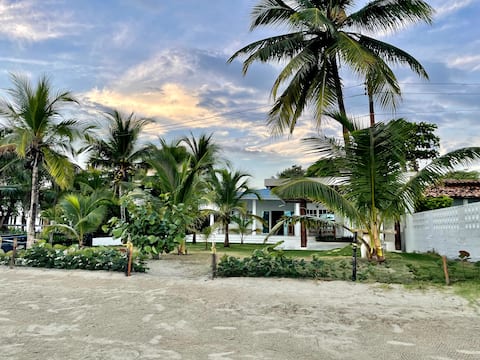 Cabaña El Joven, Coveñas (The Young Cabin, Coveñas)