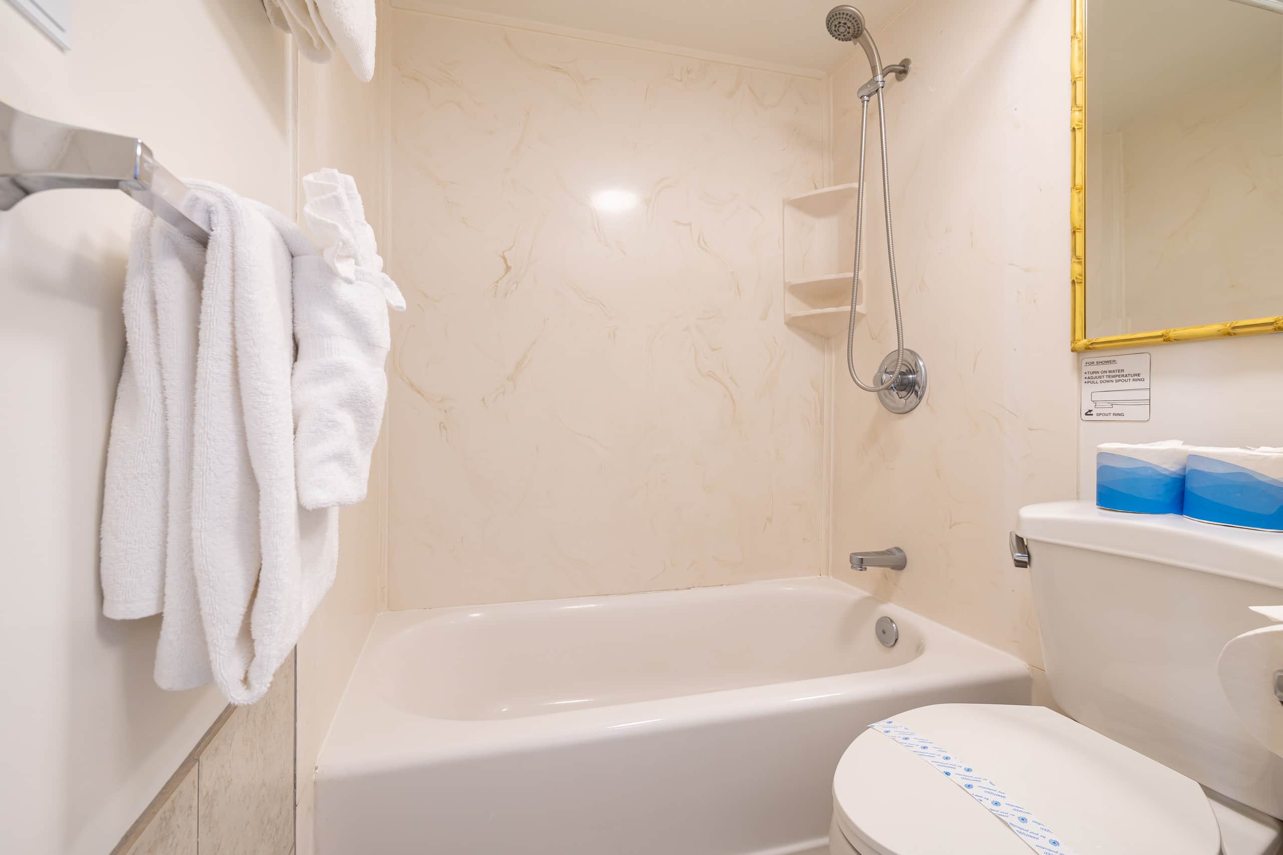 Condo in Honolulu · ★4.78 · 1 bedroom · 3 beds · 1 private bath - Image 16