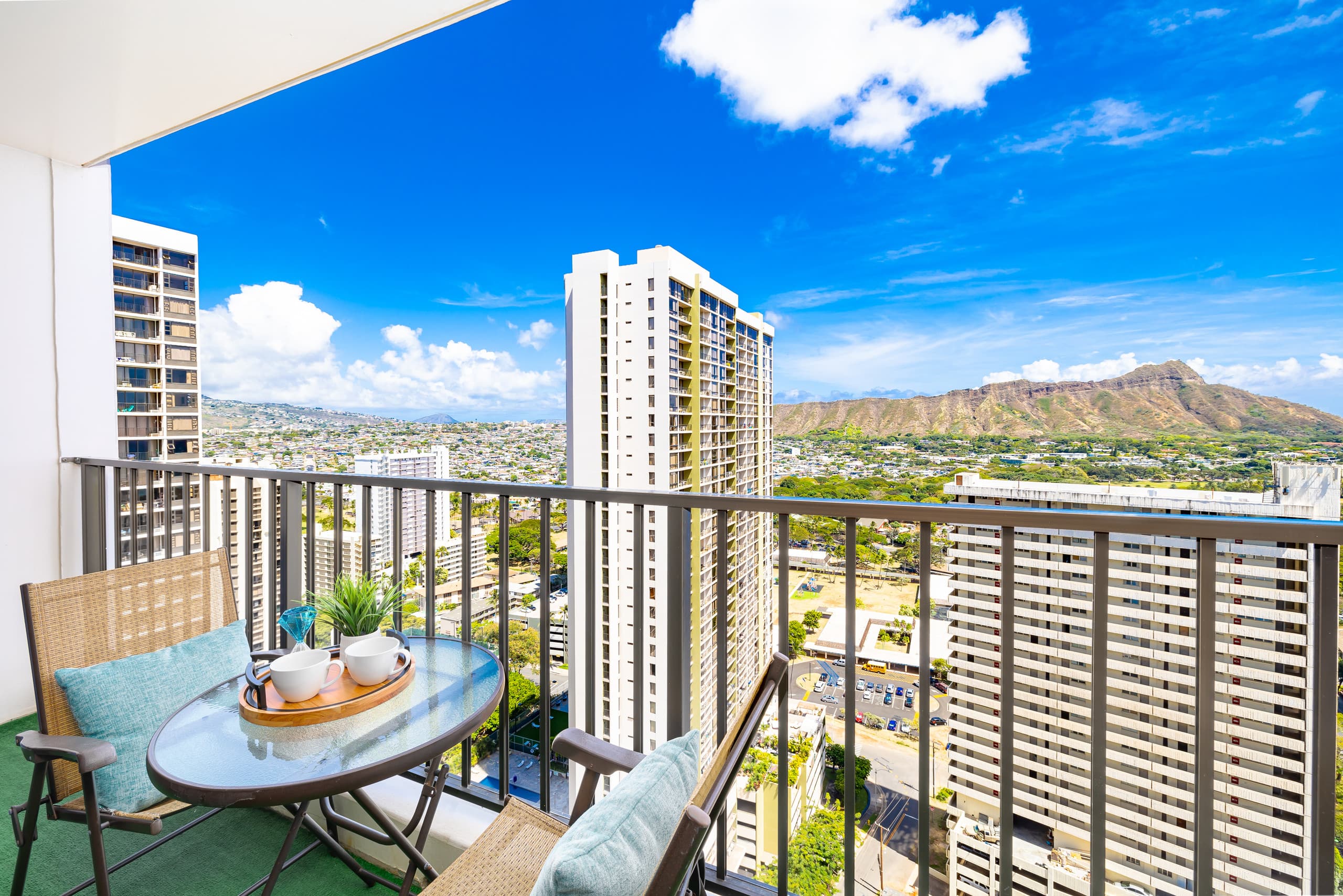 Condo in Honolulu · ★4.78 · 1 bedroom · 3 beds · 1 private bath - Image 20