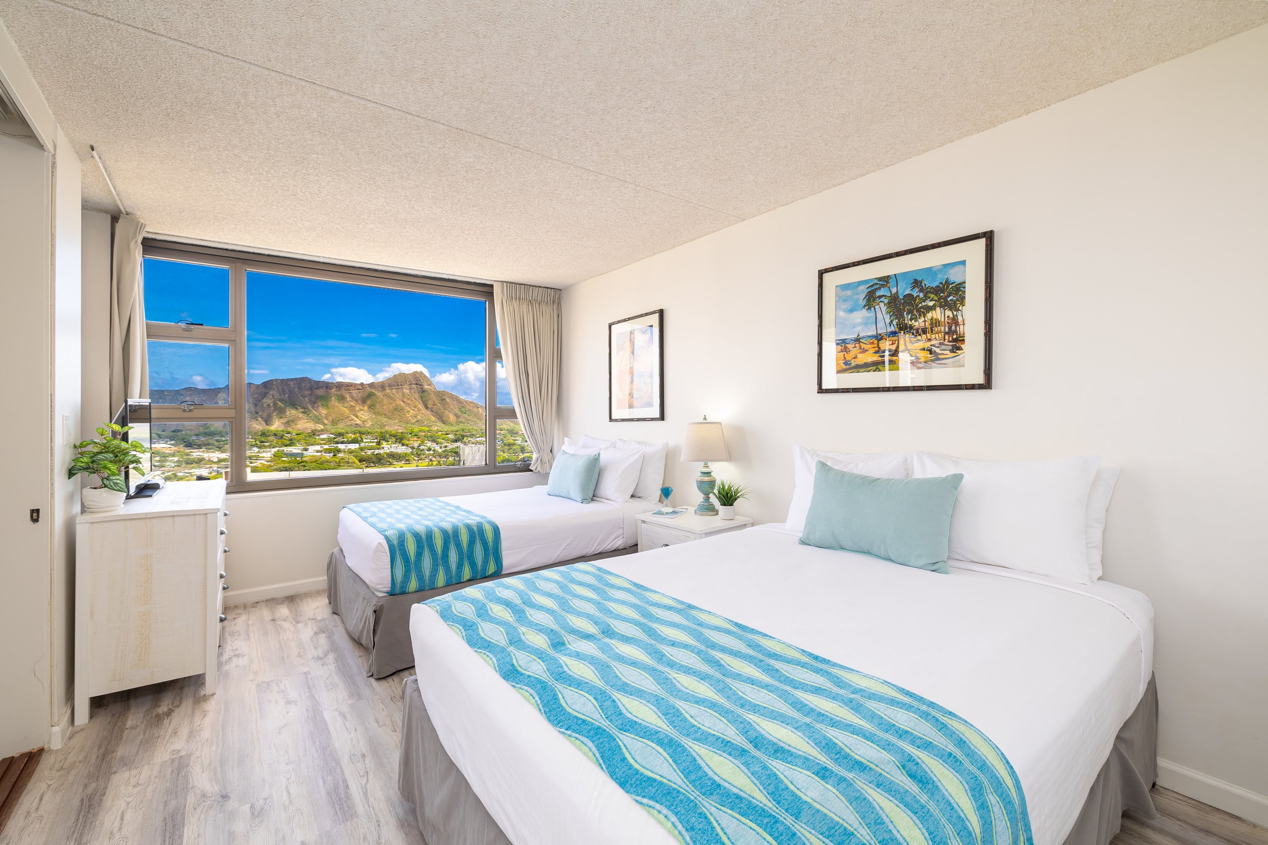 Condo in Honolulu · ★4.78 · 1 bedroom · 3 beds · 1 private bath - Image 11