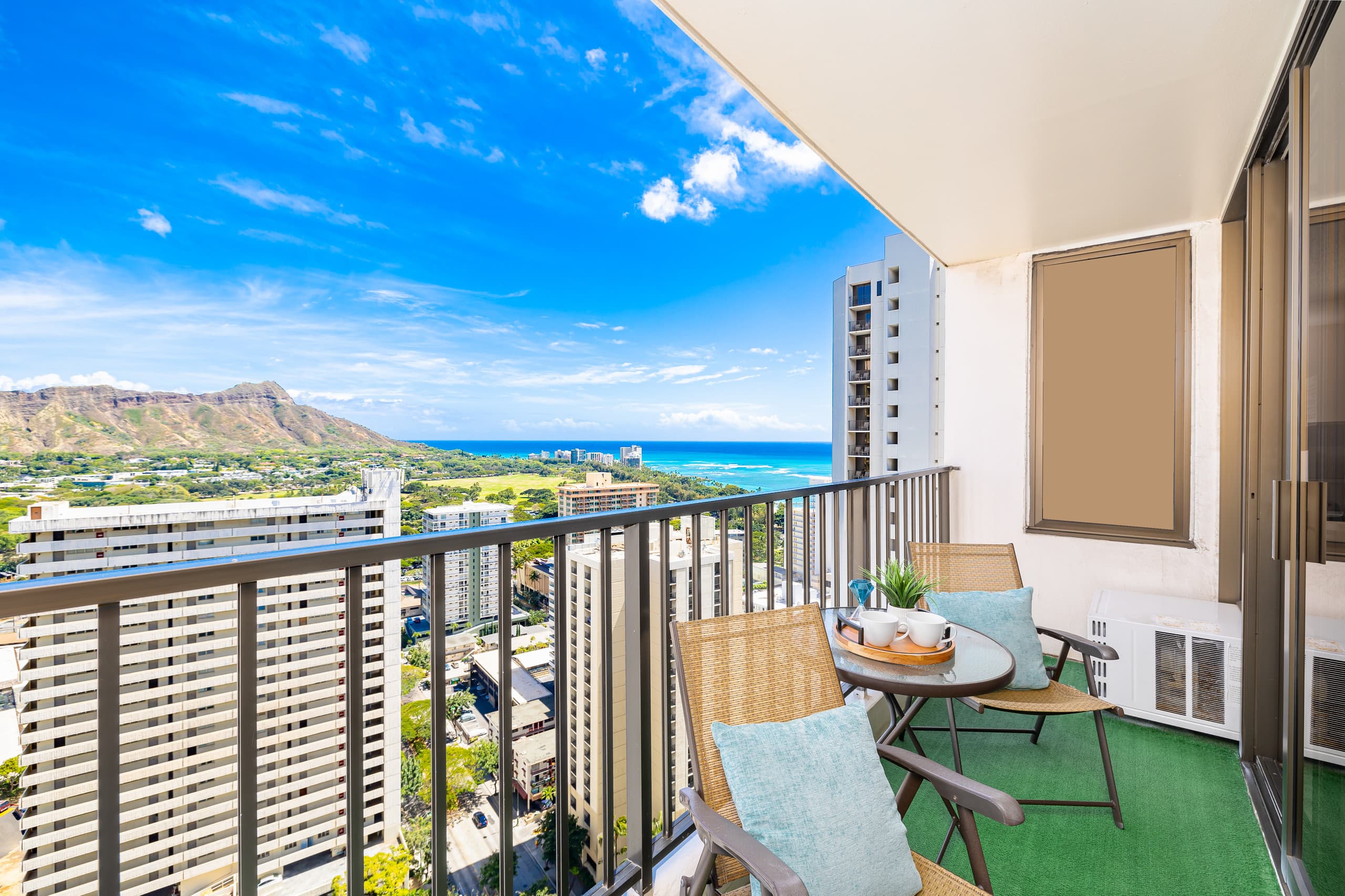 Condo in Honolulu · ★4.78 · 1 bedroom · 3 beds · 1 private bath - Image 18