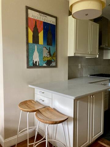 Comfortable Stay in Historic, Spacious Brownstone gallery image 5