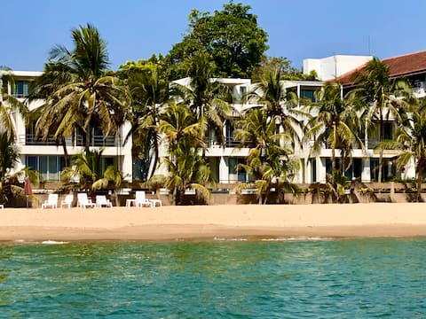 Natural Villas -Front Samet Beach house with pool