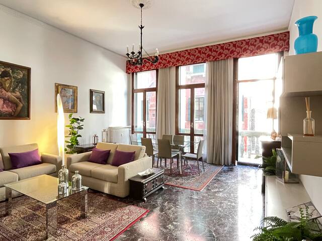 CA’ MOCENICO NOBILE WITH BALCONY gallery image 2