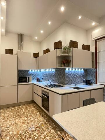 CA’ MOCENICO NOBILE WITH BALCONY gallery image 5