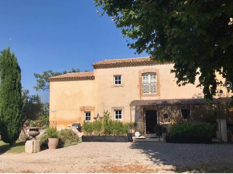 Beautiful 18th farmhouse and swimming pool in Provence French Riviera