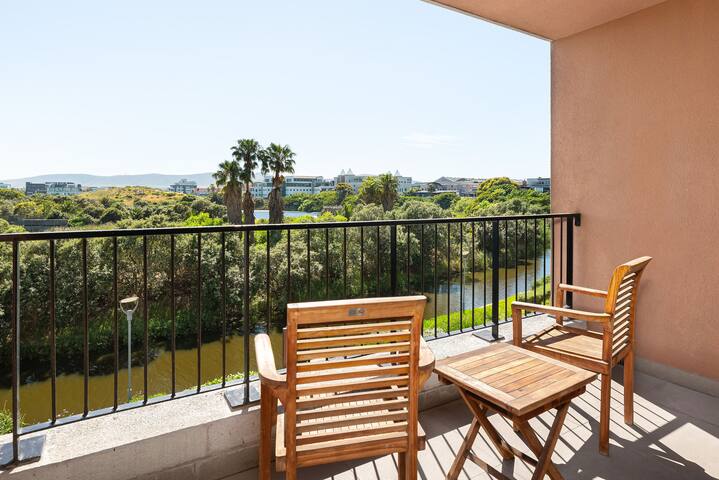 Power Backup-Next to Mall-WatersEdge 2-Bedroom Apt gallery image 3