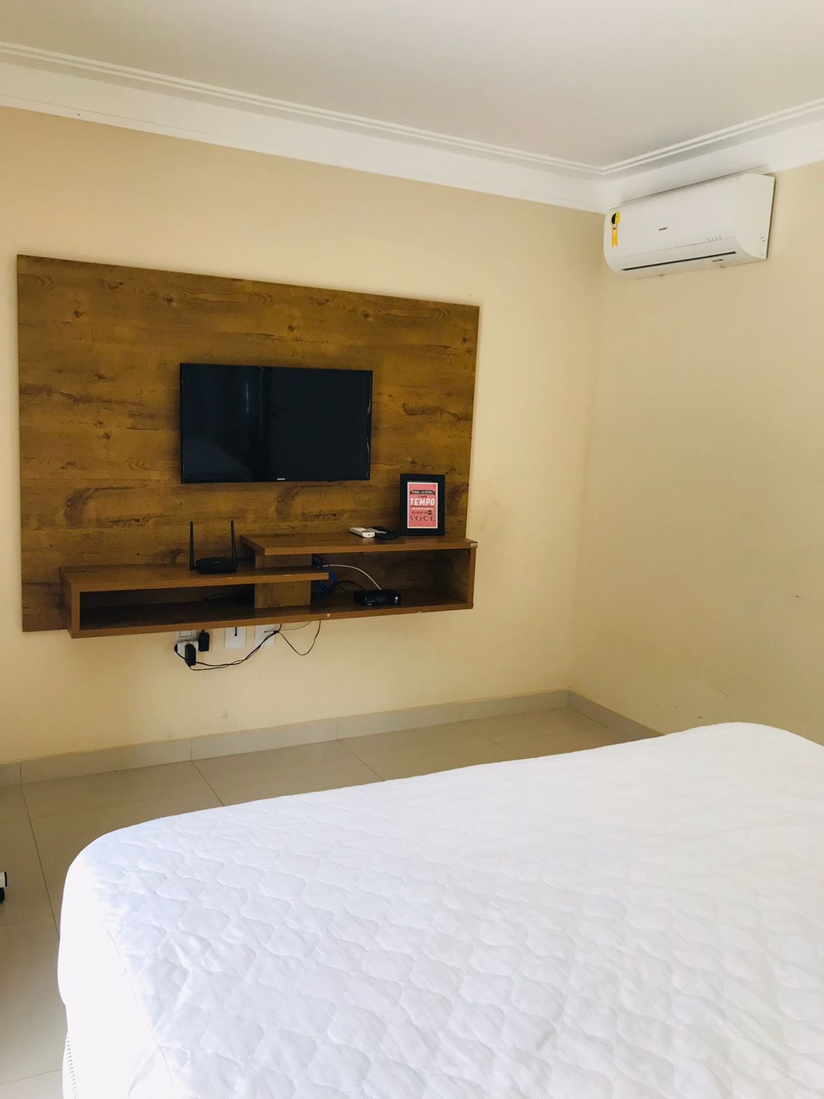 Телевизор со горен апартман