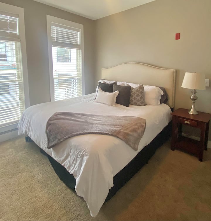 Chumba cha kulala cha Master - Kitanda cha ukubwa wa King