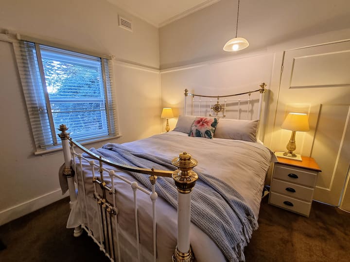 Spálňa 2 s manželskou posteľou Queen