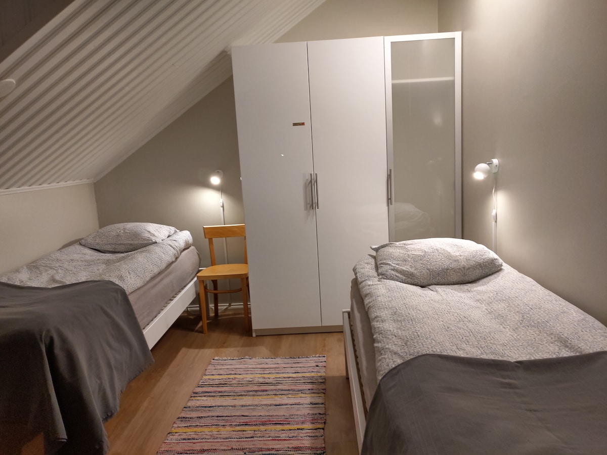 Izba 2. Samostatné postele 80 x 200 cm.