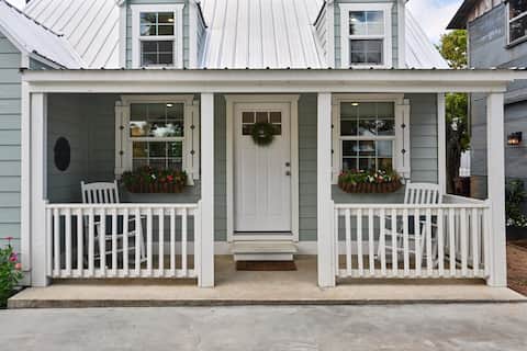 Popular Airbnb listing: Stonewall Country Cottage (TV’s “Cash Pad”) in Stonewall
