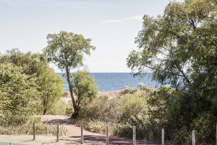 Tranquil Waters gallery image 4