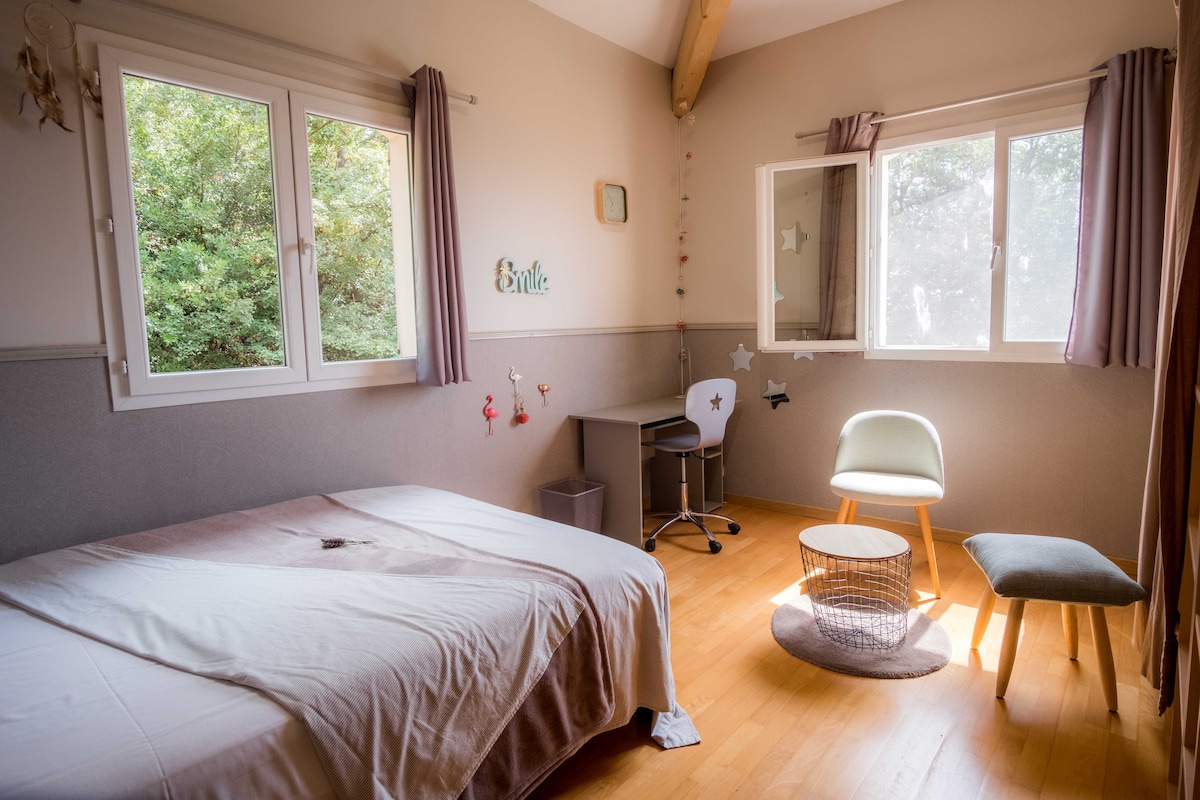 Јуниор соба бр. 2 :  140 / 190