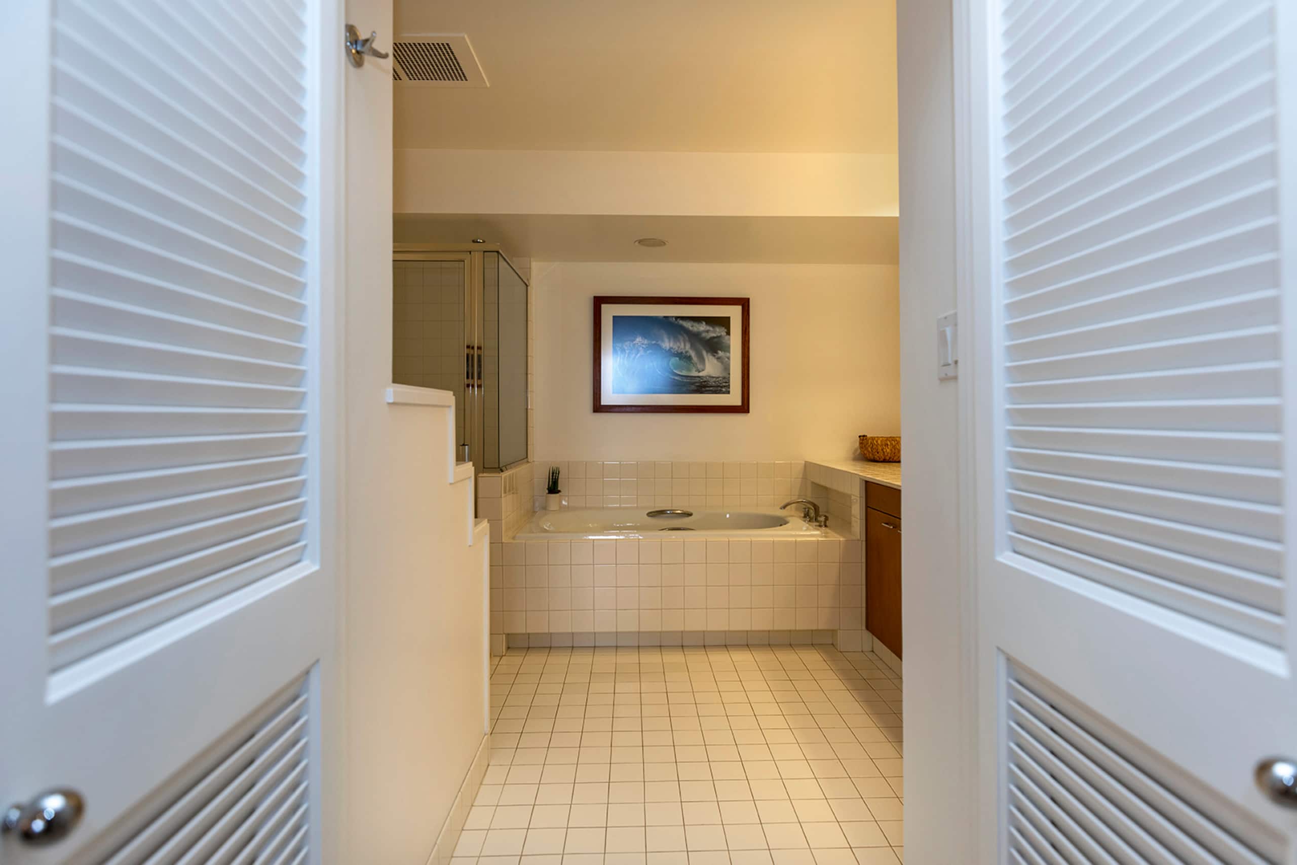 Ocean View Penthouse with huge wrap around lanai. - Photo 13