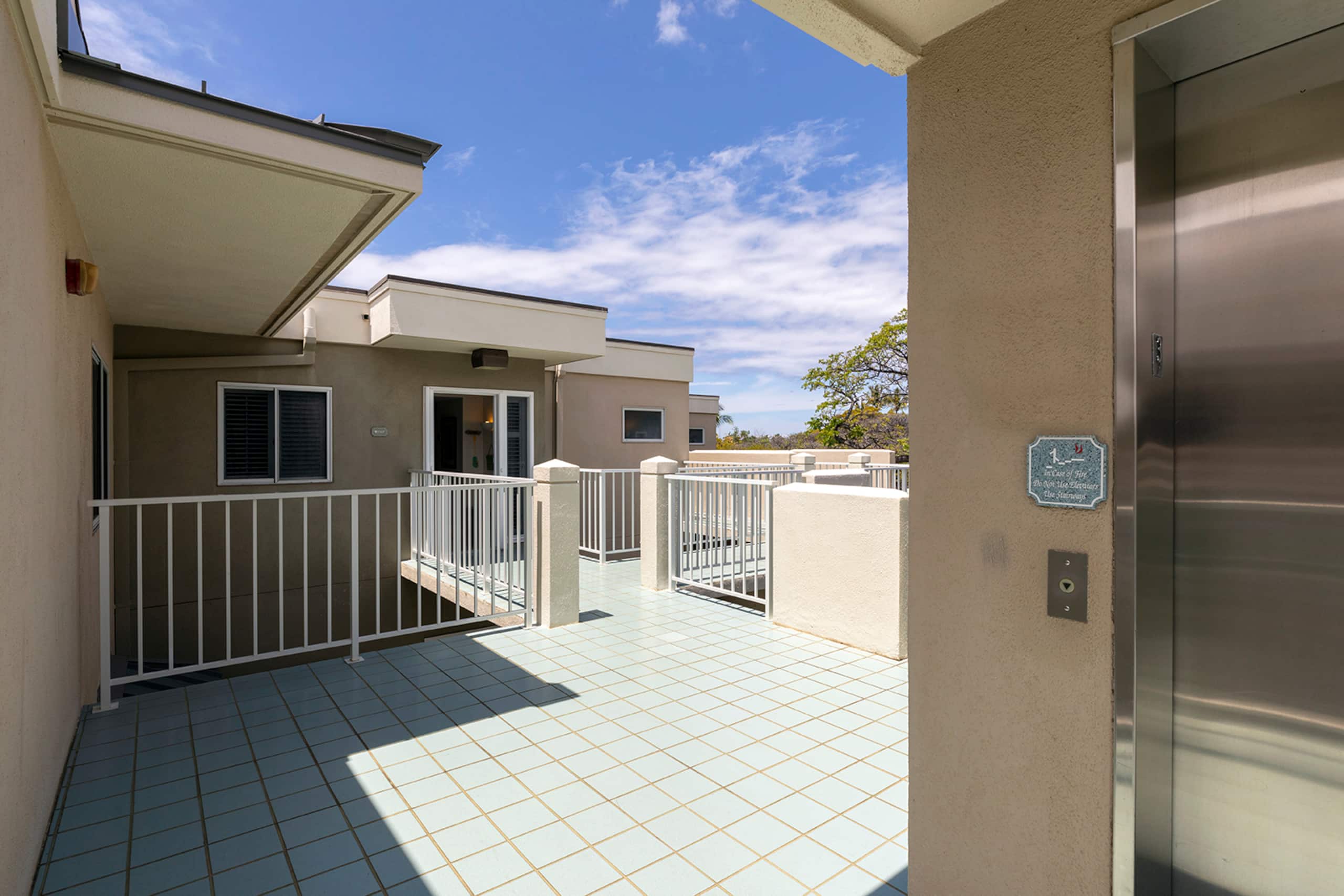 Ocean View Penthouse with huge wrap around lanai. - Photo 17