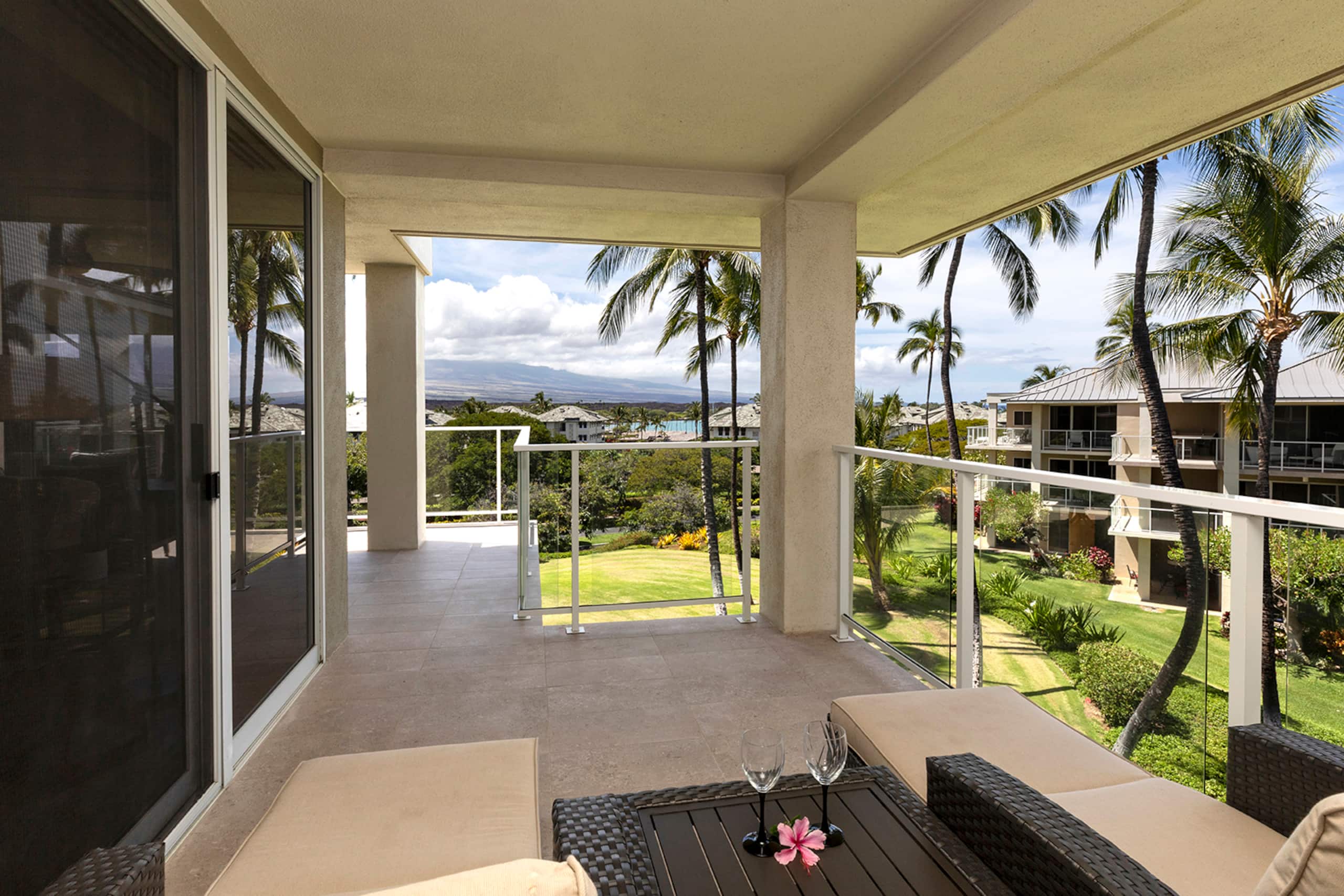 Ocean View Penthouse with huge wrap around lanai. - Photo 18