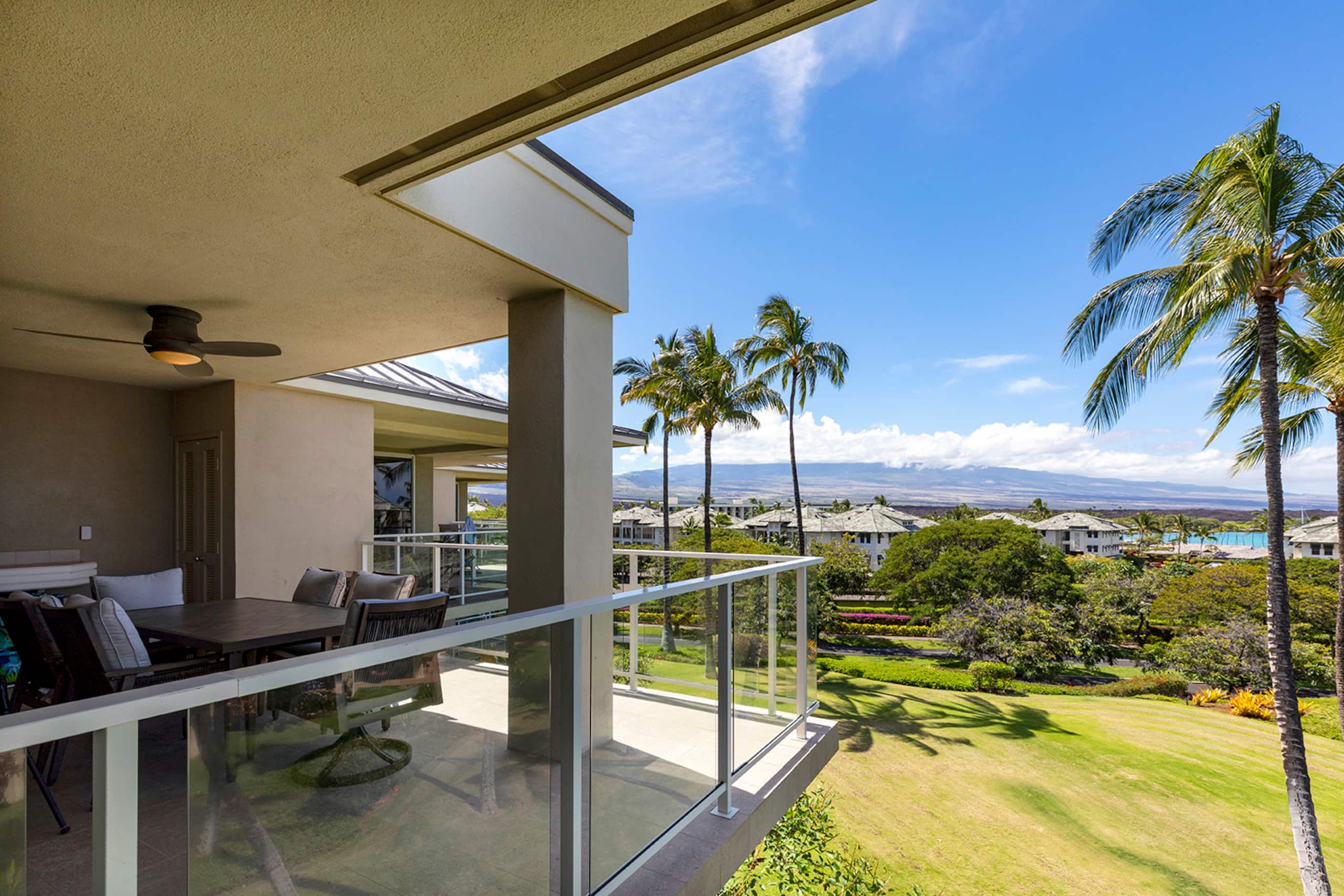 Ocean View Penthouse with huge wrap around lanai. - Photo 22