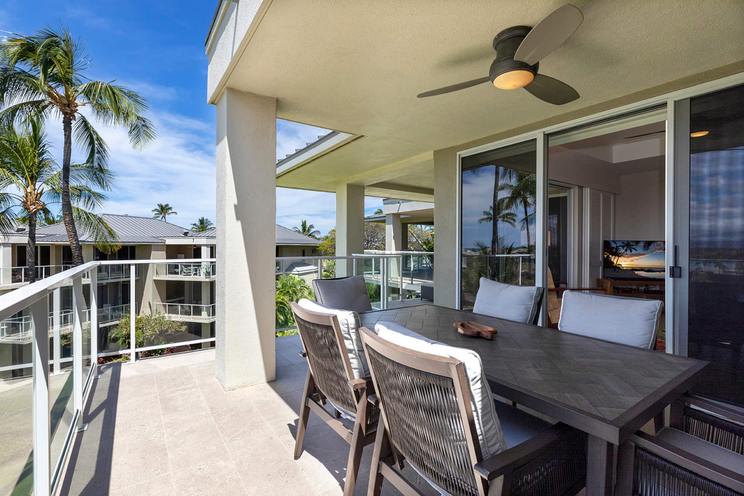 Ocean View Penthouse with huge wrap around lanai. - Photo 19