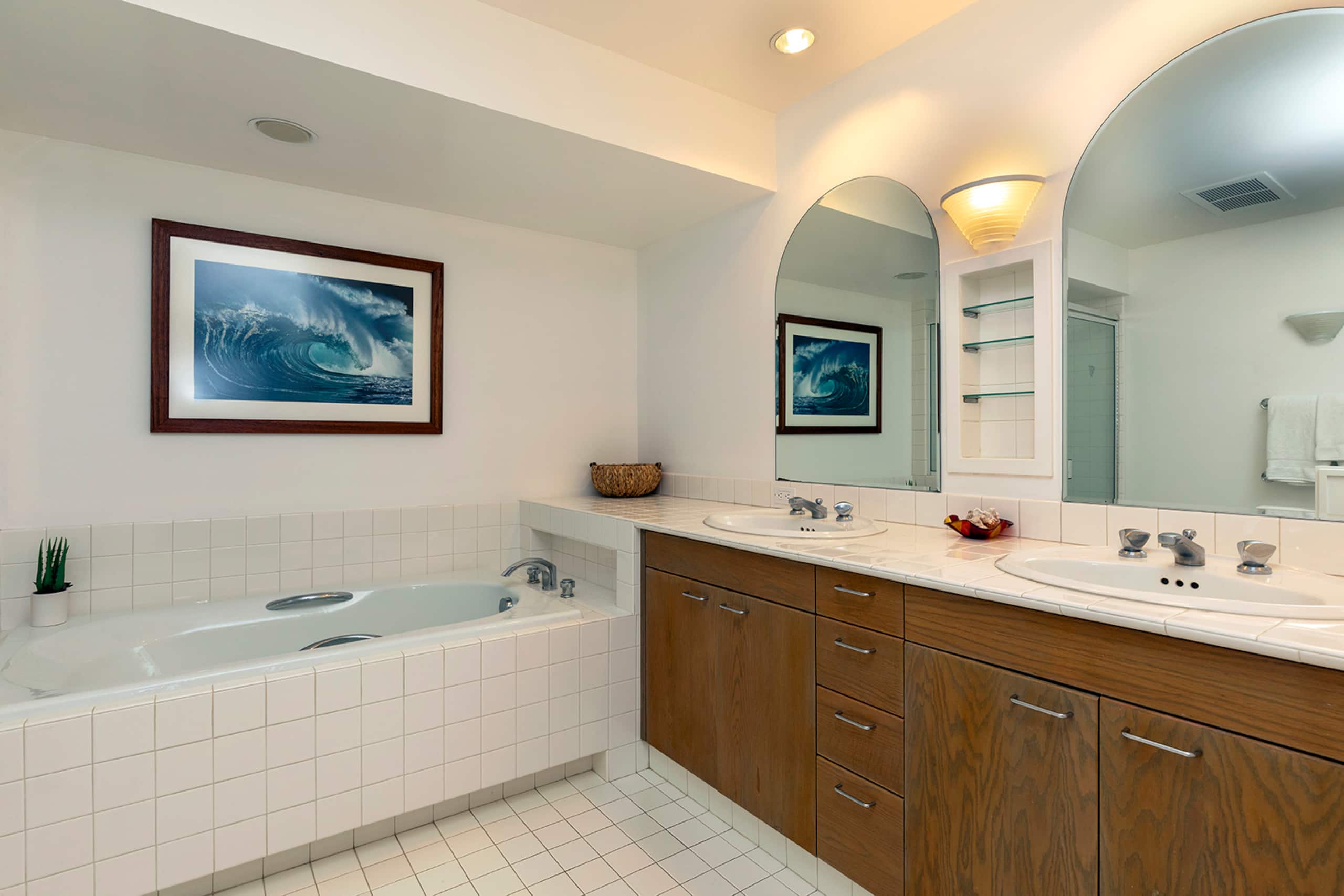 Ocean View Penthouse with huge wrap around lanai. - Photo 14