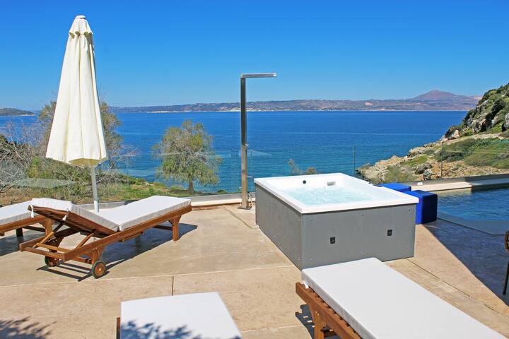 Beach front ★Heated Pool★Gym & Sauna★Walk to all gallery image 4