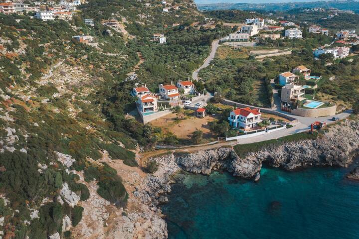 Beach front ★Heated Pool★Gym & Sauna★Walk to all gallery image 3