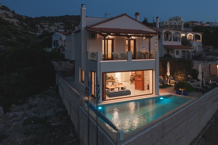 Beach front ★Heated Pool★Gym & Sauna★Walk to all gallery image 5