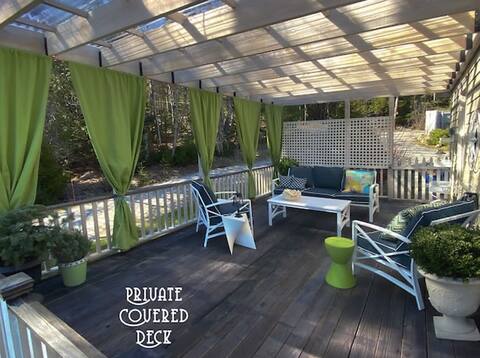 Chic Farmhouse Cottage, WiFi, Private Beach, A/C