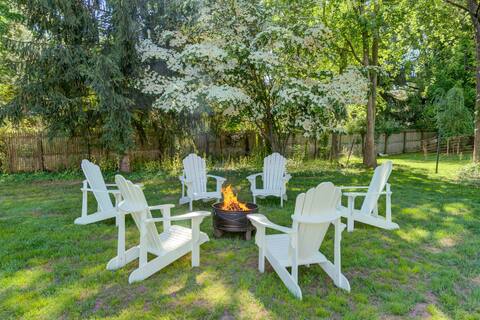 Magic Escape 4 BR Fully Fenced Backyard with Sauna