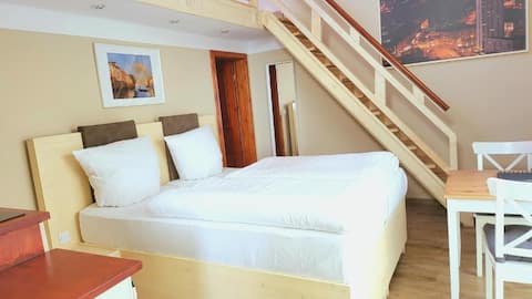 Top performing Airbnb: Deluxe gallery in the heart of the city of Leipzig in Gohlis Süd