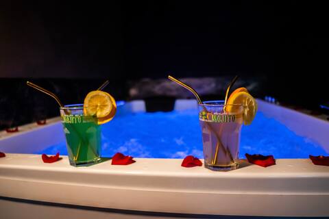 LOVE Suites & SPA "Jaccuzzi, beach 8km away" Le Loft