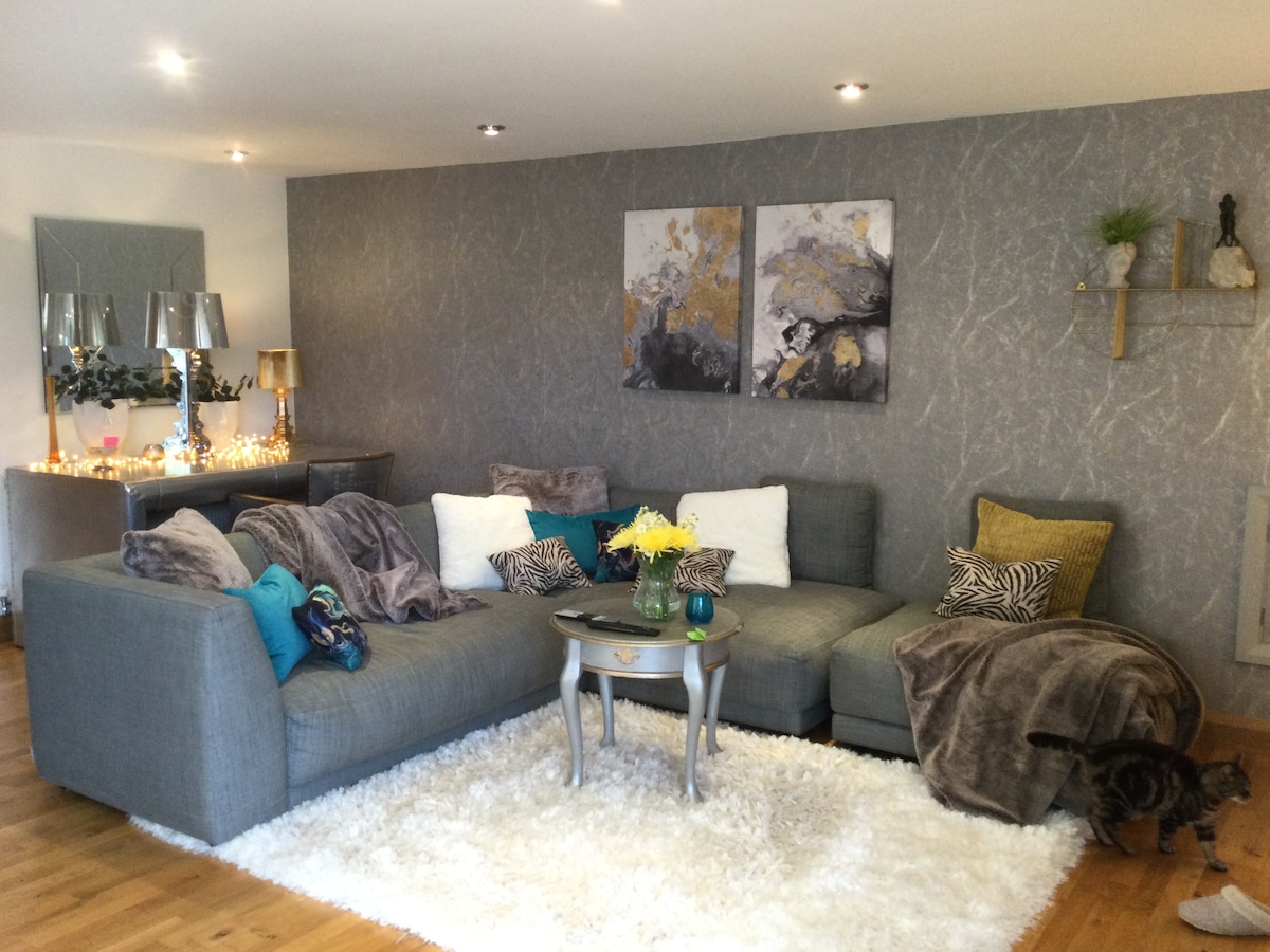 Bramhope Leeds 8 mins from the airport Houses for Rent in Bramhope