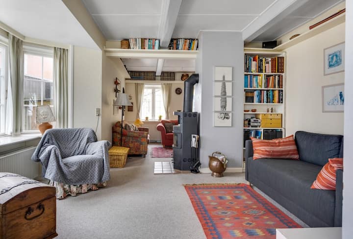 โปรดทราบว่าไม่มีเตาเผาไม้แล้ว (ถอดออกเพื่อความปลอดภัยของผู้เข้าพัก)