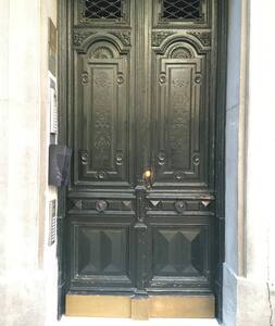 Step-free path to entrance