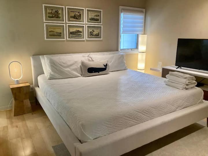 Master Bedroom with King Bed and an en suite bathroom