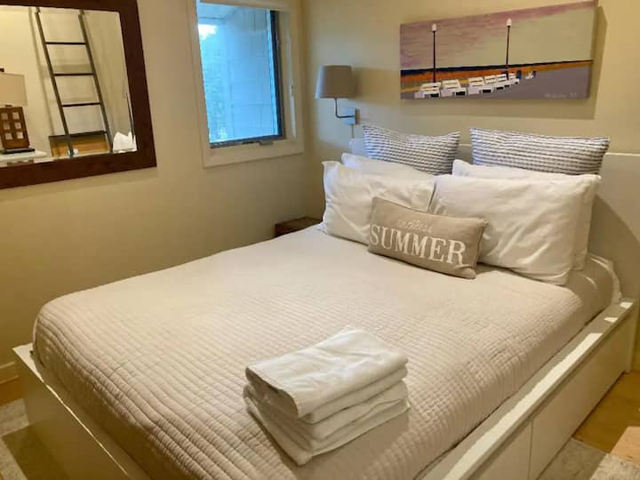 Bedroom 3 with Queen Bed