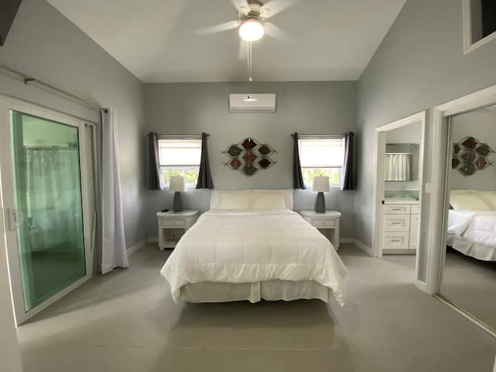 Master bedroom with:
- sliding door to porch with curtain,  
- ensuite bathroom
- mirrored closet 
- 55# Smart TV
- individual AC