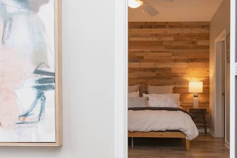 *The Artist's* - Pool / Quiet / Centrally Located
