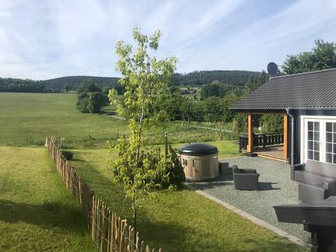 Scandinavian lodge (1) with hot tub near Winterberg
