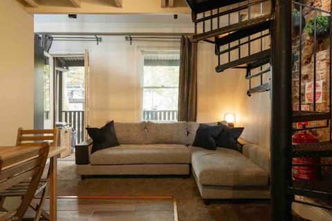 Top performing Airbnb: Entire studio apartment in Surry Hills