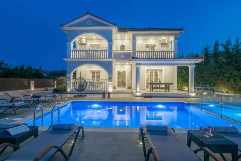 Luxury Villa Vanato and pool  4 bedroom villa