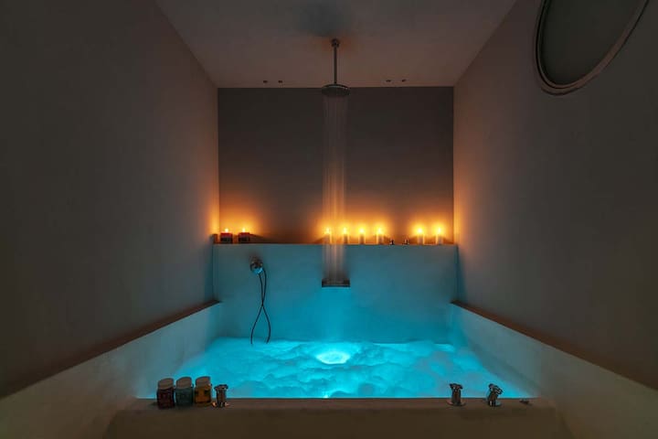 ROMAC Fontanella Borghese Palace w/ Gym & Jacuzzi gallery image 2