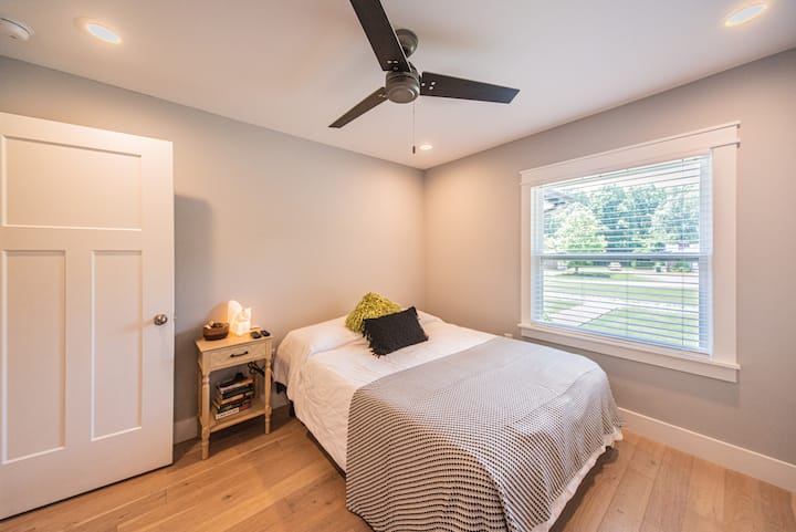 საძინებელი 1